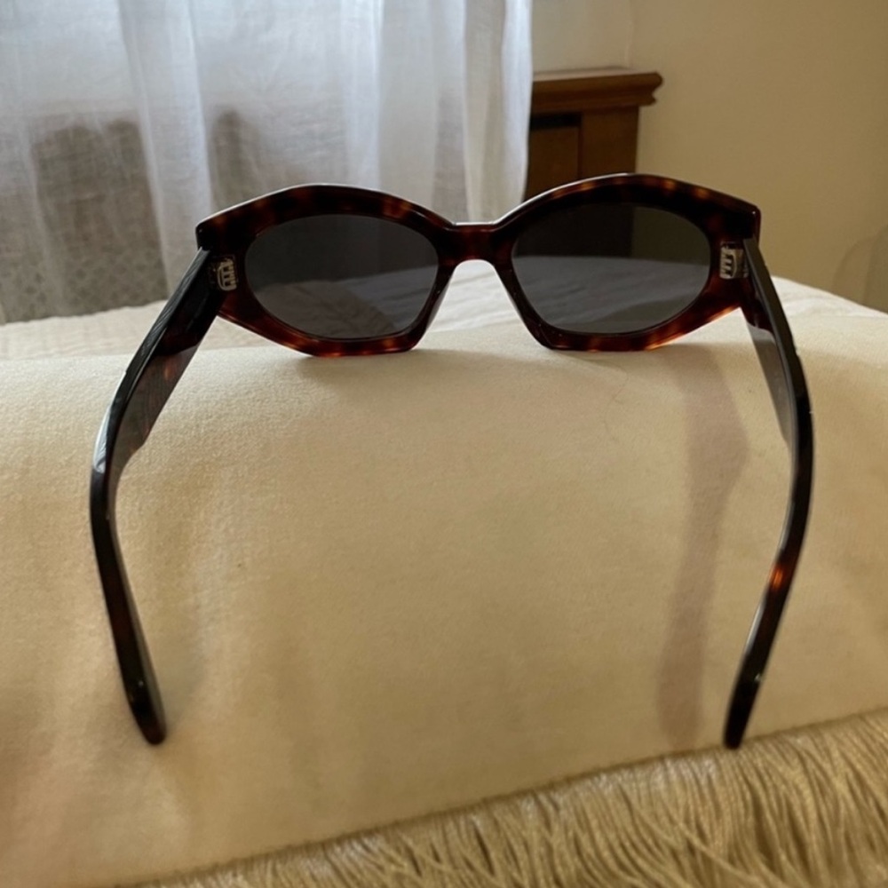 Tortoise Shell Sunglasses - Picture 4 of 4